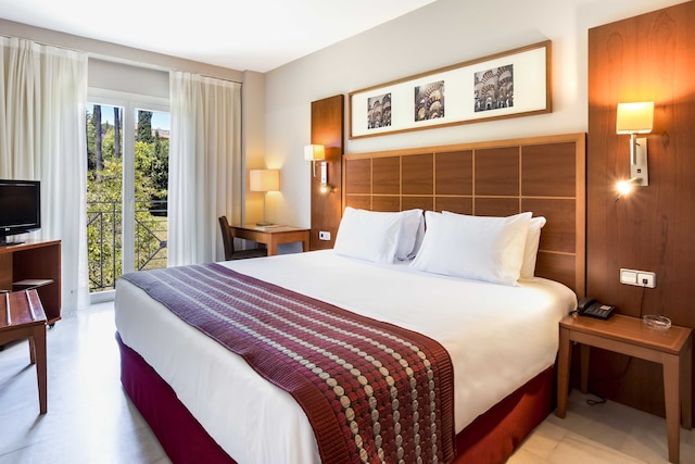 エクセ ラス アデルファスホテル