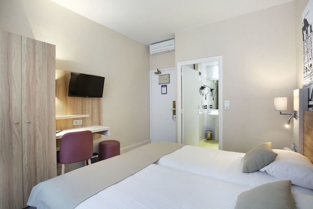 ホテル ロートレック オペラ