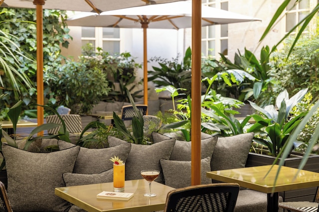 ホテル ドーブッソン