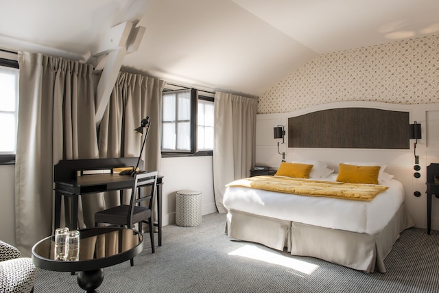 ホテル ドーブッソン