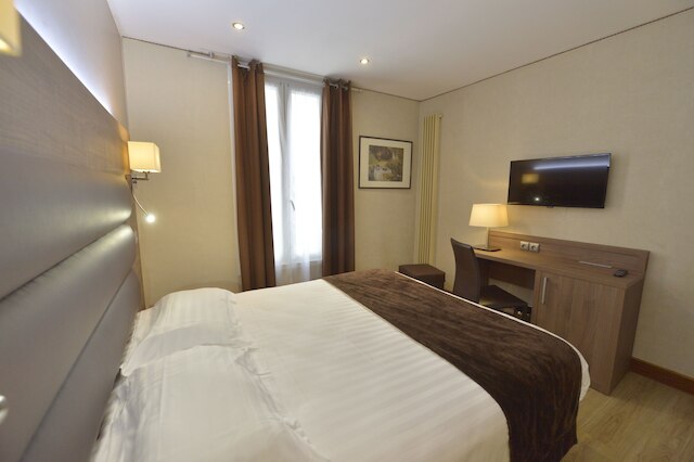 ホテル ルノワール*** パリ モンパルナス