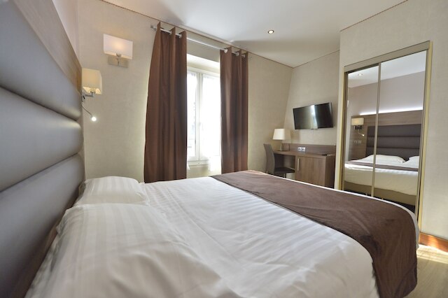 ホテル ルノワール*** パリ モンパルナス