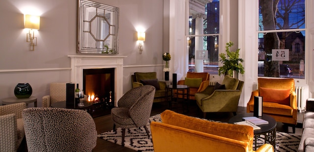 54 クイーンズ ゲート ホテル