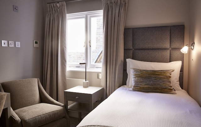 54 クイーンズ ゲート ホテル