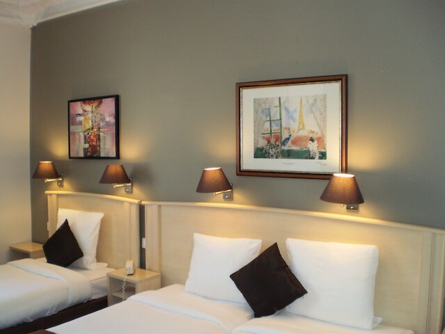 ホテル コロナ ロディアー パリ