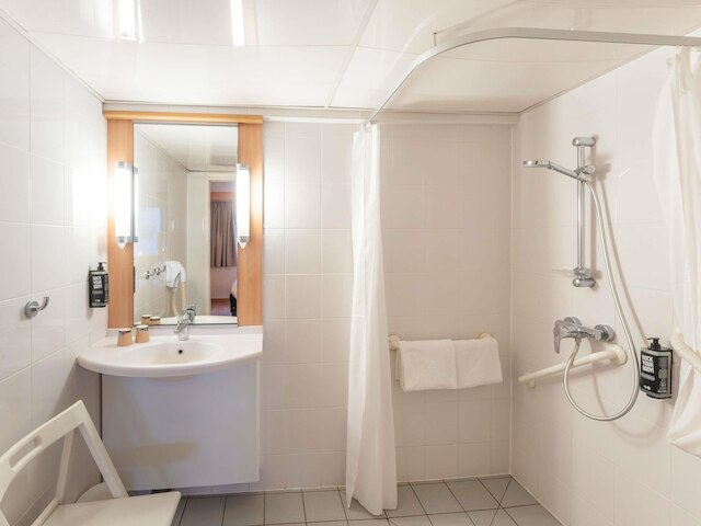 イビス パリ 17 クリシーバティニョル