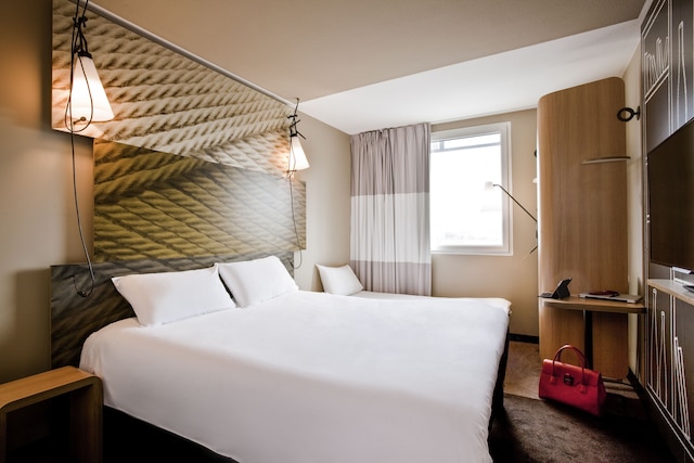 イビス パリ サン ドニ スタッド シュッド