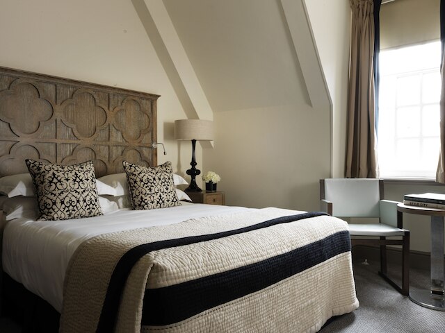 ザ ブルームズベリー