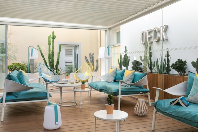 ザ デック ホテル バイ ハッピーカルチャー