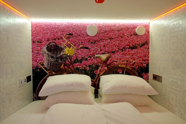 デ ベッドステー ブティック カプセルズ