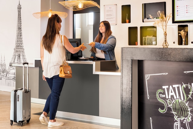 アイビス スタイル パリ ガール ドゥ レスト シャトー ランドン