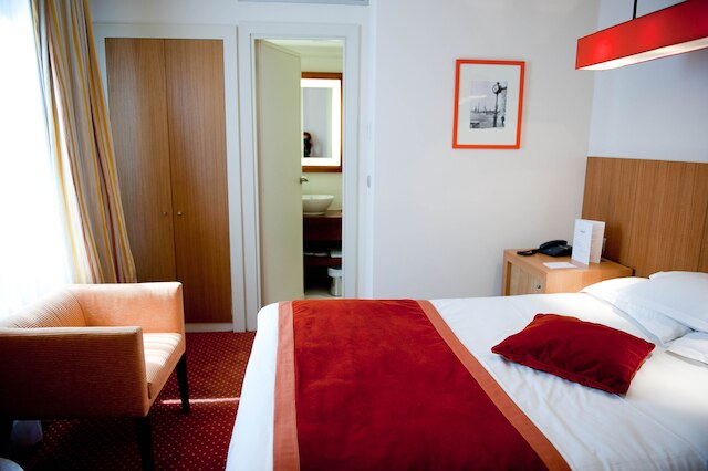 オテル ウエストサイド アルク ドゥ トリオンフ