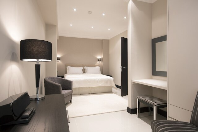 130 クイーンズ ゲート アパートメンツ