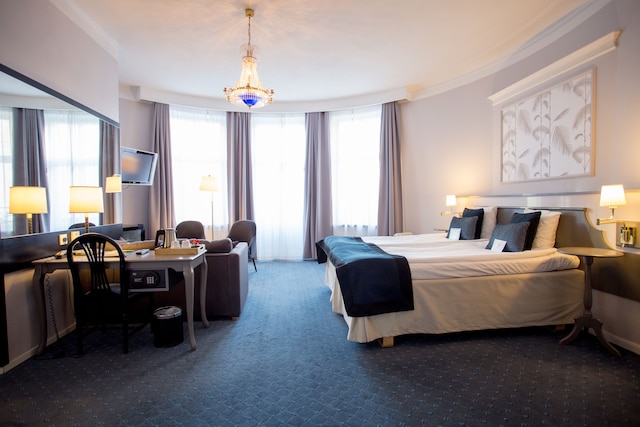 クリスタル プラザ ホテル