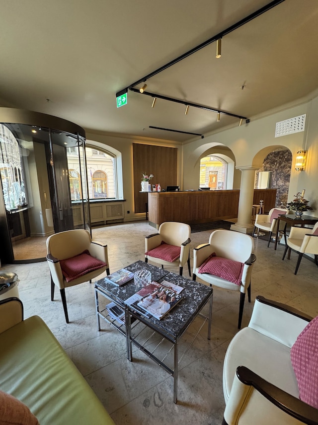 クリスタル プラザ ホテル