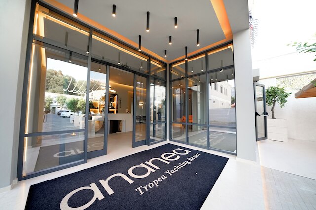 アナネア トロペア ヨッティング リゾート