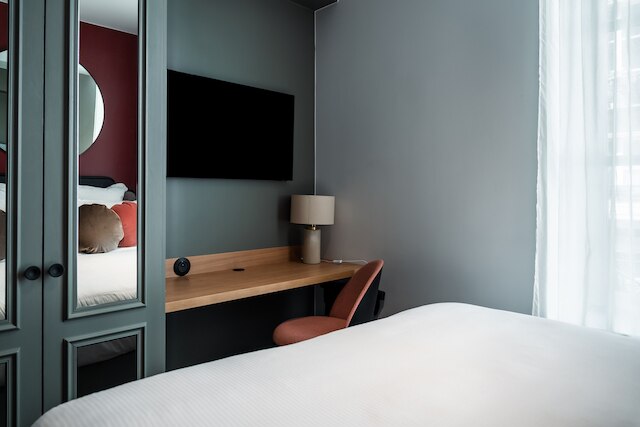 ラ・デパンダンス