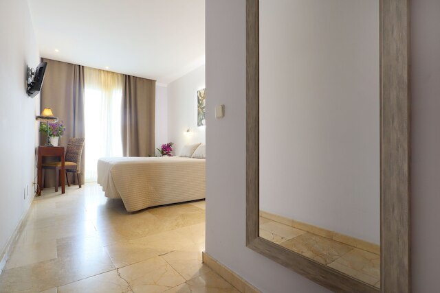 オアシス コルドバ ホテル