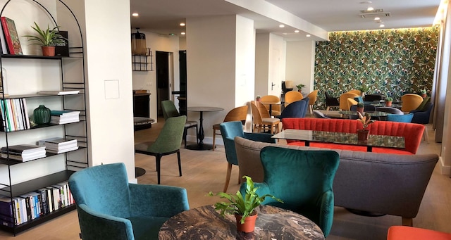 ホテル アポロニア パリ モンマルトル シュア ホテル コレクション バイ BW