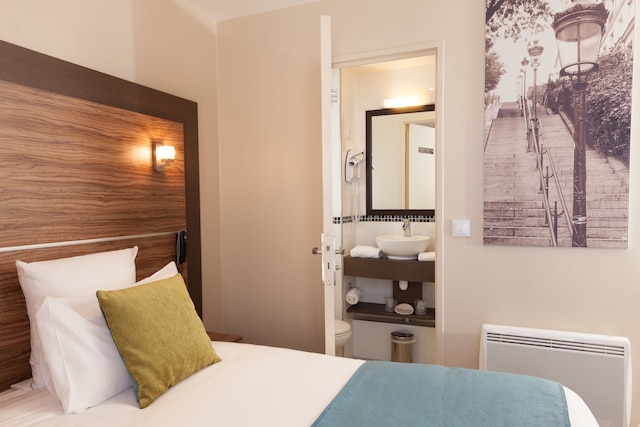 ホテル アポロニア パリ モンマルトル シュア ホテル コレクション バイ BW