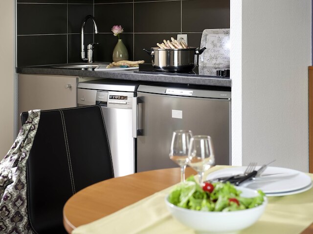 アパートホテル アダージョ ラ デファンス ル パルク