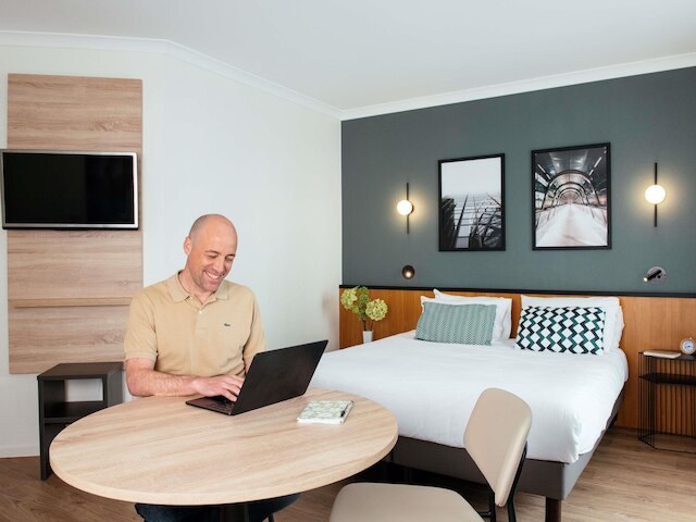 アパートホテル アダージョ ラ デファンス ル パルク