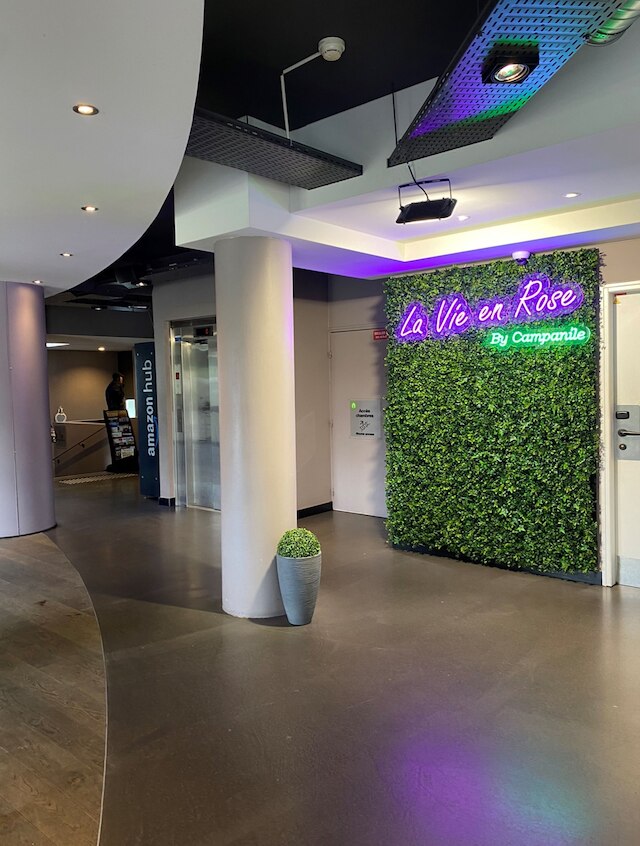 カンパニール ル ブラン メニル