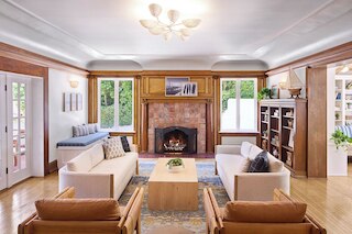 チャンネル ロード イン、ア フォー シスターズ イン