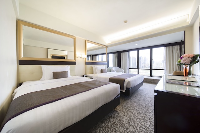 リーガル オリエンタル ホテル (香港富豪東方酒店)