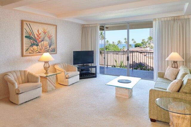 アストン アット ザ ホエラー オン カアナパリ ビーチ