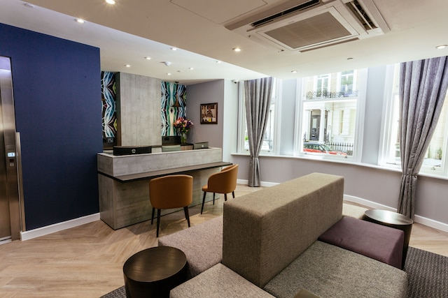 オリバー プラザ