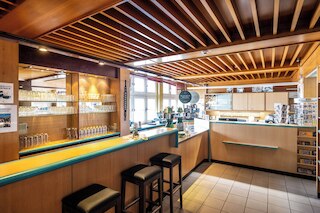 モーテル & ラストホフ アヴス