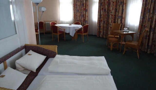 モーテル & ラストホフ アヴス