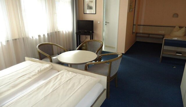 モーテル & ラストホフ アヴス