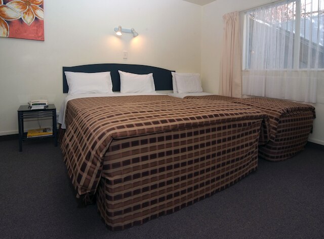 ベイコート レイクフロント モーテル