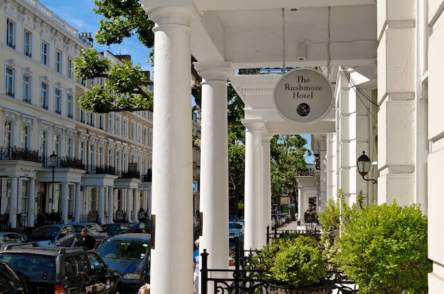 ラッシュモア ホテル