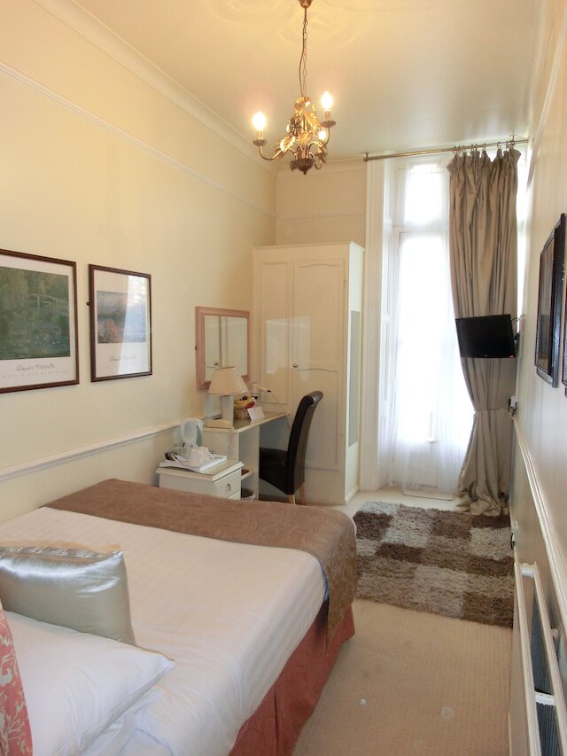 ラッシュモア ホテル