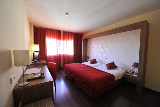 ホテル プエルタ ドゥ セゴビア