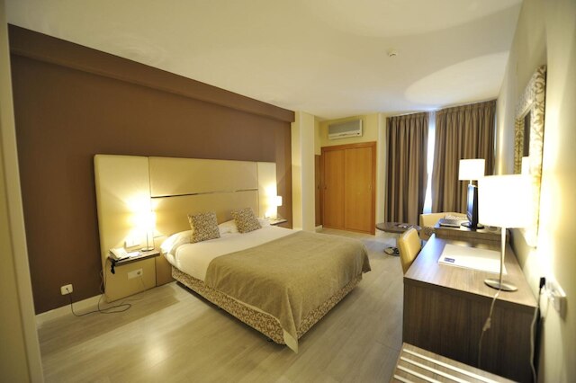 ホテル プエルタ ドゥ セゴビア