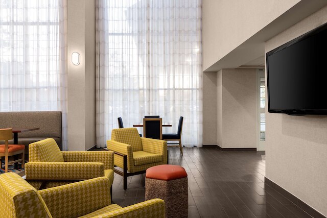 ハンプトン  イン & スイーツ ステート カレッジ アット ウィリアムズバーグ スクエア