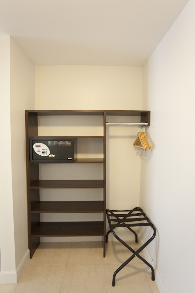 コリンズ ホテル