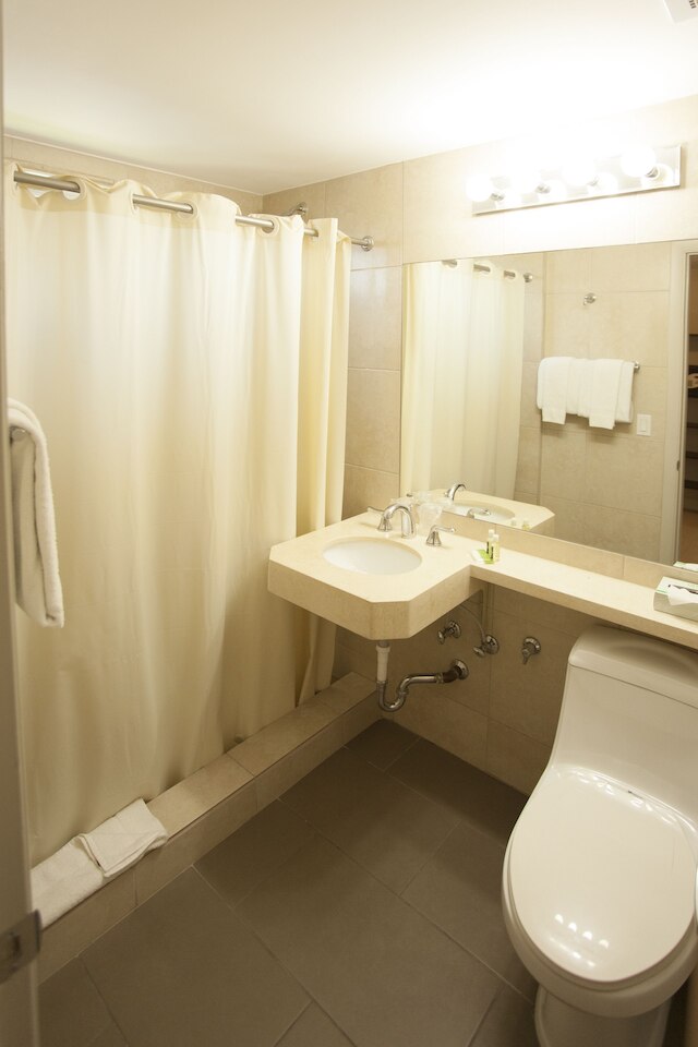 コリンズ ホテル