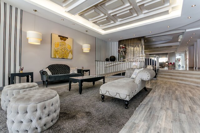 ビルヘン デ ロス レイエス オテル