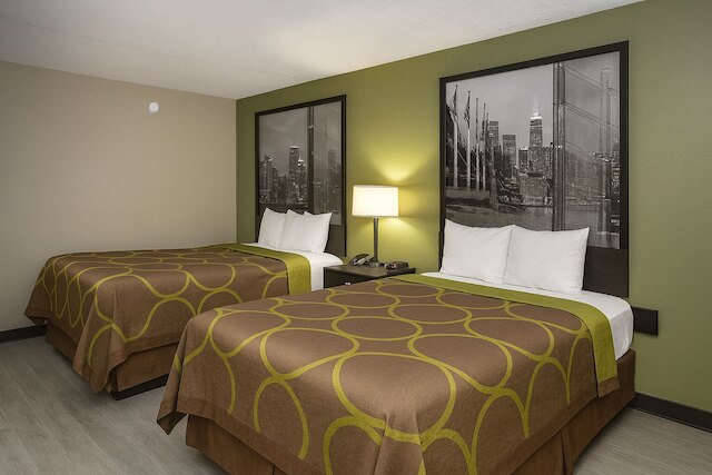 スーパー 8 バイ ウィンダム インディアナポリス サウス