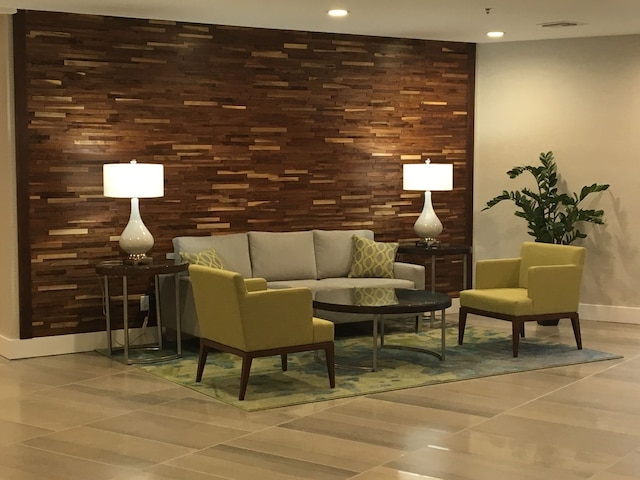 ホリデイ イン & スイーツ デイトナ ビーチ オン ザ オーシャン by IHG