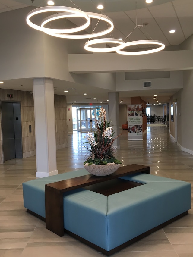 ホリデイ イン & スイーツ デイトナ ビーチ オン ザ オーシャン by IHG