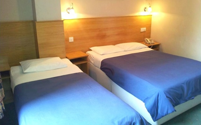 ウエスト クロムウェル ホテル