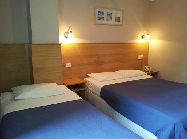 ウエスト クロムウェル ホテル