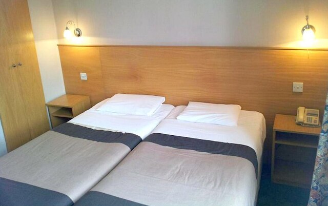 ウエスト クロムウェル ホテル