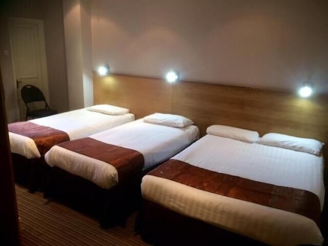 ウエスト クロムウェル ホテル